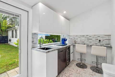 House in Fort Lauderdale, Florida 5 bedrooms, 164.62 sq.m. № 2153810 - photo 9