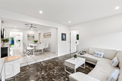 House in Fort Lauderdale, Florida 5 bedrooms, 164.62 sq.m. № 2153810 - photo 10