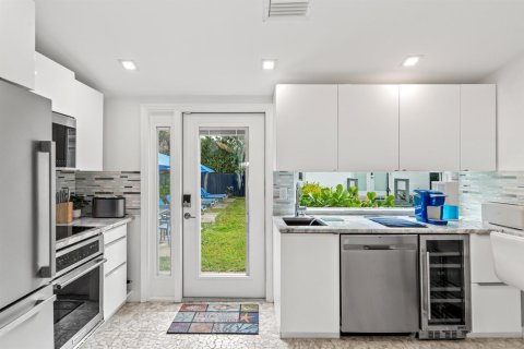 House in Fort Lauderdale, Florida 5 bedrooms, 164.62 sq.m. № 2153810 - photo 7
