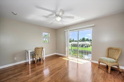 Villa ou maison à vendre à North Fort Myers, Floride: 6 chambres, 370.96 m2 № 2417033 - photo 28