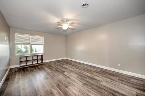 Villa ou maison à vendre à North Fort Myers, Floride: 6 chambres, 370.96 m2 № 2417033 - photo 11