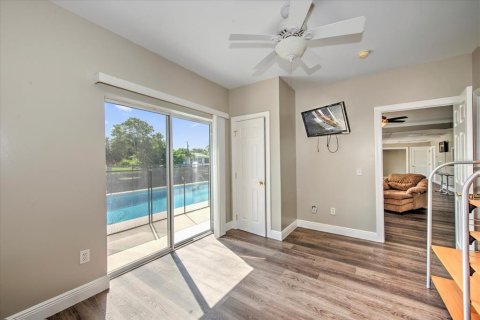 Villa ou maison à vendre à North Fort Myers, Floride: 6 chambres, 370.96 m2 № 2417033 - photo 13