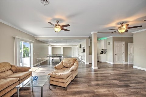 Villa ou maison à vendre à North Fort Myers, Floride: 6 chambres, 370.96 m2 № 2417033 - photo 4
