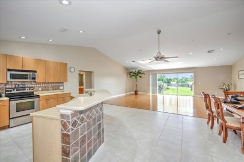 Villa ou maison à vendre à North Fort Myers, Floride: 6 chambres, 370.96 m2 № 2417033 - photo 14