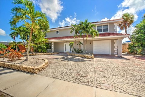 Villa ou maison à vendre à North Fort Myers, Floride: 6 chambres, 370.96 m2 № 2417033 - photo 3