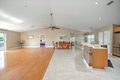 Villa ou maison à vendre à North Fort Myers, Floride: 6 chambres, 370.96 m2 № 2417033 - photo 17