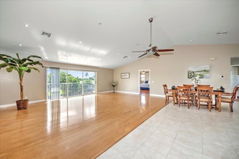 Villa ou maison à vendre à North Fort Myers, Floride: 6 chambres, 370.96 m2 № 2417033 - photo 20