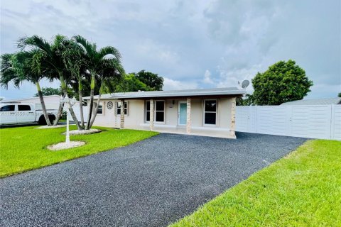House in Miami Gardens, Florida 3 bedrooms, 111.48 sq.m. № 1930707 - photo 8