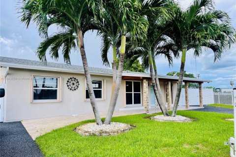 House in Miami Gardens, Florida 3 bedrooms, 111.48 sq.m. № 1930707 - photo 3