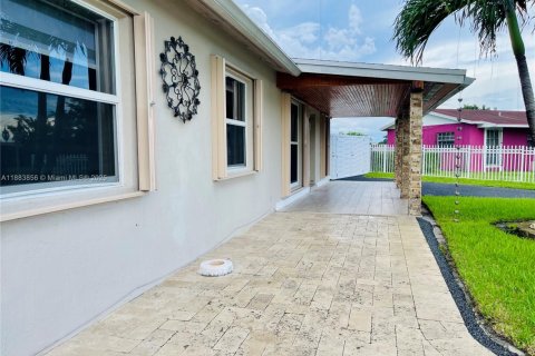 House in Miami Gardens, Florida 3 bedrooms, 111.48 sq.m. № 1930707 - photo 15