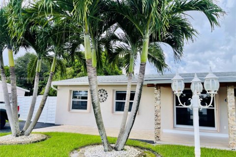 House in Miami Gardens, Florida 3 bedrooms, 111.48 sq.m. № 1930707 - photo 6