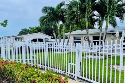 House in Miami Gardens, Florida 3 bedrooms, 111.48 sq.m. № 1930707 - photo 5
