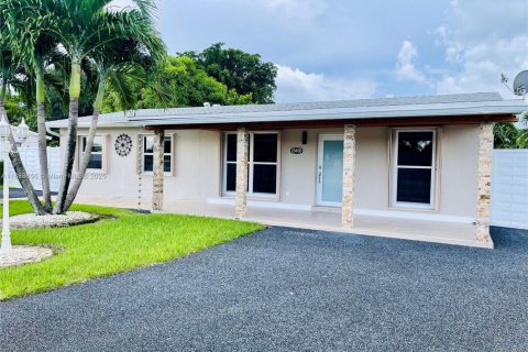 House in Miami Gardens, Florida 3 bedrooms, 111.48 sq.m. № 1930707 - photo 2