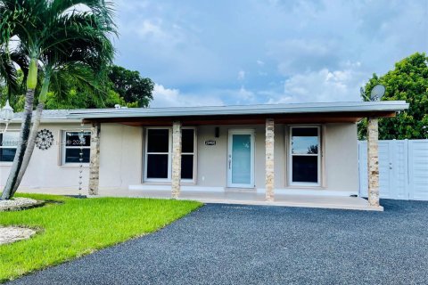 House in Miami Gardens, Florida 3 bedrooms, 111.48 sq.m. № 1930707 - photo 12