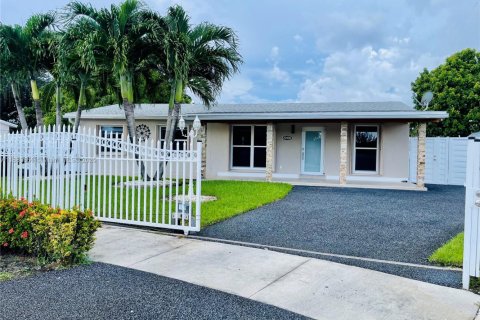 House in Miami Gardens, Florida 3 bedrooms, 111.48 sq.m. № 1930707 - photo 9