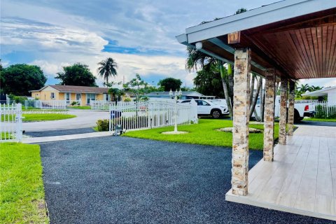 House in Miami Gardens, Florida 3 bedrooms, 111.48 sq.m. № 1930707 - photo 19