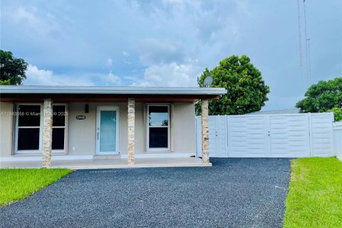 House in Miami Gardens, Florida 3 bedrooms, 111.48 sq.m. № 1930707 - photo 11
