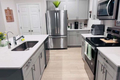 Townhouse in Haines City, Florida 3 bedrooms, 143.26 sq.m. № 2213583 - photo 3