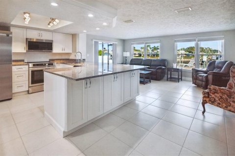 Villa ou maison à vendre à New Port Richey, Floride: 3 chambres, 151.34 m2 № 1544167 - photo 8