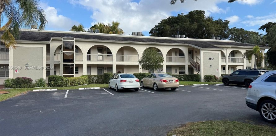 Condominio en Coconut Creek, Florida, 1 dormitorio  № 2031227
