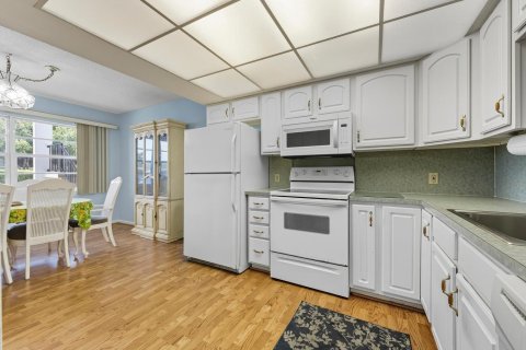Condo in Palm Beach Gardens, Florida, 2 bedrooms  № 2241619 - photo 8