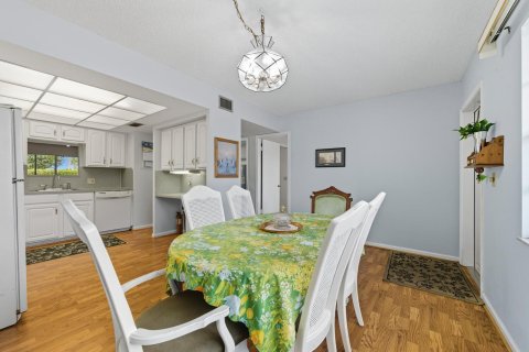 Condo in Palm Beach Gardens, Florida, 2 bedrooms  № 2241619 - photo 7