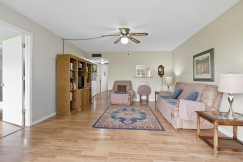Condo in Palm Beach Gardens, Florida, 2 bedrooms  № 2241619 - photo 14
