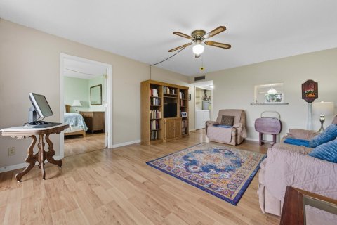 Condo in Palm Beach Gardens, Florida, 2 bedrooms  № 2241619 - photo 16