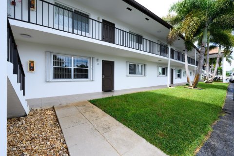 Condo in Palm Beach Gardens, Florida, 2 bedrooms № 2241619
