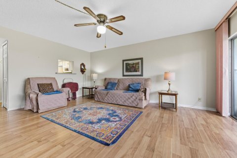 Condo in Palm Beach Gardens, Florida, 2 bedrooms  № 2241619 - photo 17