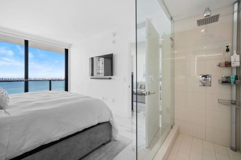 Condo in Miami, Florida, 2 bedrooms  № 1729680 - photo 11