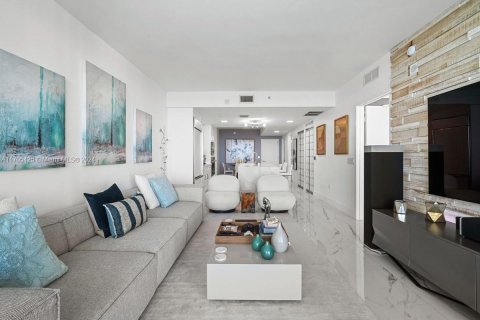Condo in Miami, Florida, 2 bedrooms  № 1729680 - photo 7