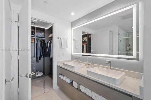Condo in Miami, Florida, 2 bedrooms  № 1729680 - photo 12