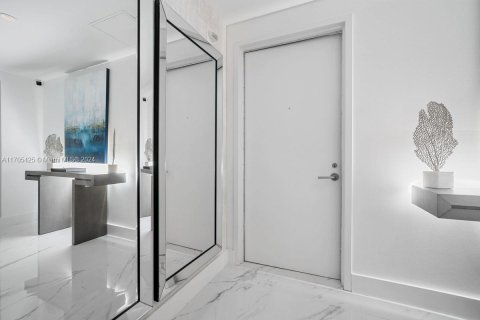 Condo in Miami, Florida, 2 bedrooms  № 1729680 - photo 23