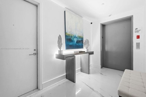 Condo in Miami, Florida, 2 bedrooms  № 1729680 - photo 24