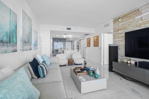 Condo in Miami, Florida, 2 bedrooms  № 1729680 - photo 6