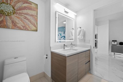 Condo in Miami, Florida, 2 bedrooms  № 1729680 - photo 3