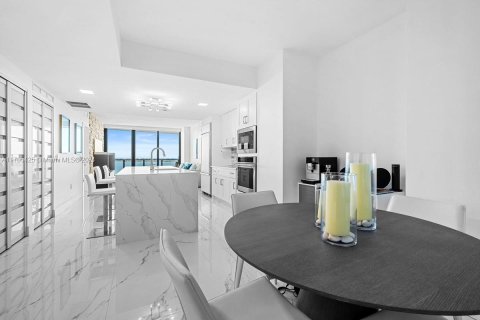 Condo in Miami, Florida, 2 bedrooms  № 1729680 - photo 21