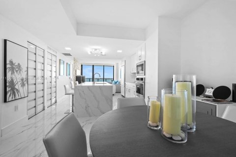 Condo in Miami, Florida, 2 bedrooms  № 1729680 - photo 22