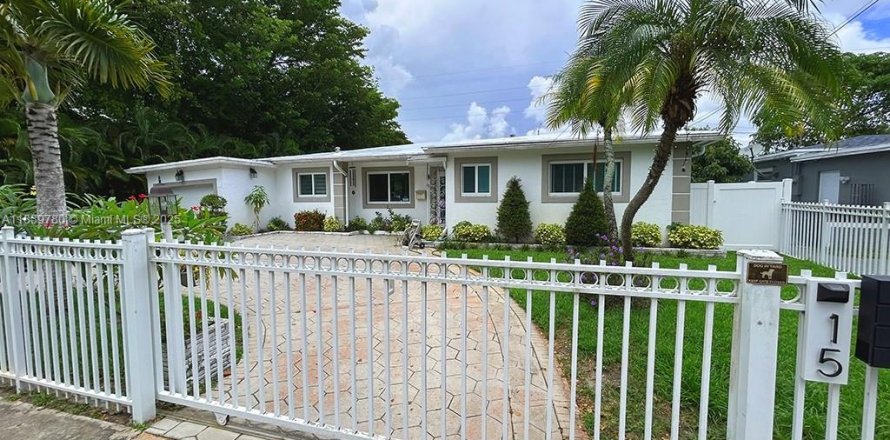 Villa ou maison à North Miami, Floride 3 chambres, 168.34 m2 № 1830162