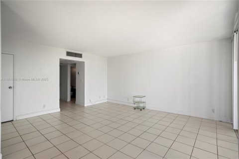 Condo in Aventura, Florida, 1 bedroom  № 1892239 - photo 26