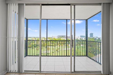 Condo in Aventura, Florida, 1 bedroom  № 1892239 - photo 11