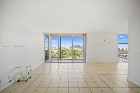 Condo in Aventura, Florida, 1 bedroom  № 1892239 - photo 9