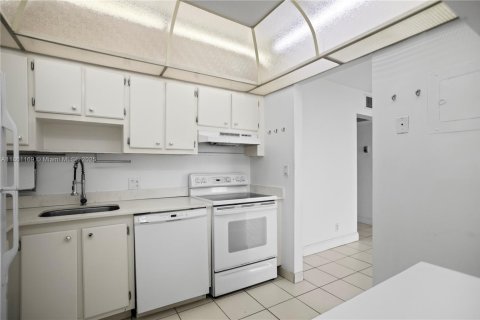 Condo in Aventura, Florida, 1 bedroom  № 1892239 - photo 4