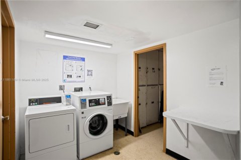 Condo in Aventura, Florida, 1 bedroom  № 1892239 - photo 30
