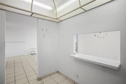 Condo in Aventura, Florida, 1 bedroom  № 1892239 - photo 5
