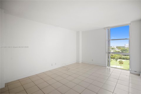 Condo in Aventura, Florida, 1 bedroom  № 1892239 - photo 17