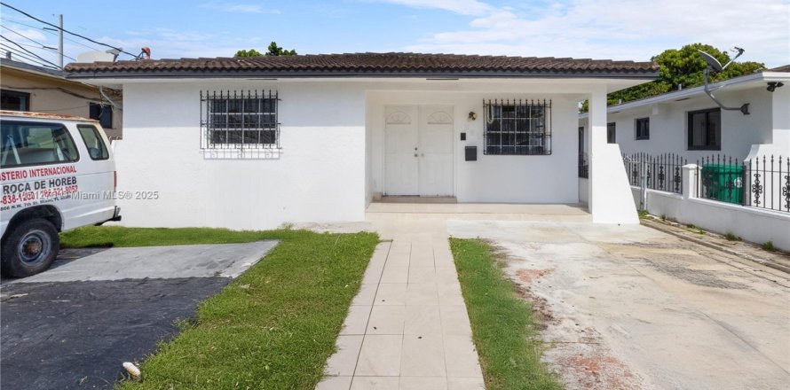 House in Miami, Florida 3 bedrooms, 199.28 sq.m. № 1854838