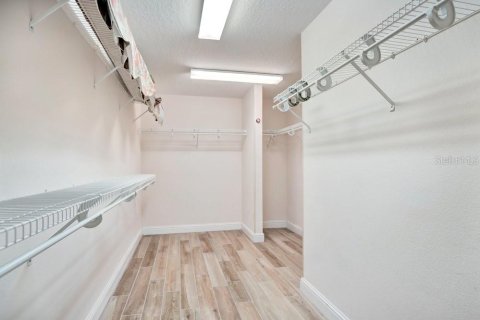 House in Orlando, Florida 4 bedrooms, 320.05 sq.m. № 2151967 - photo 27