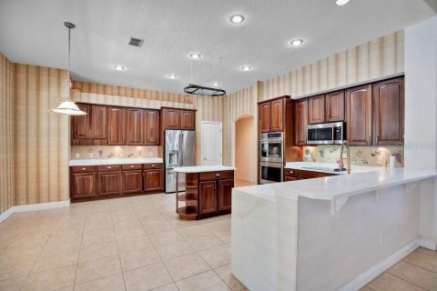 House in Orlando, Florida 4 bedrooms, 320.05 sq.m. № 2151967 - photo 16